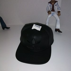 snap back black adidas cap